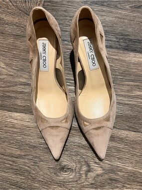Jimmy Choo Women’s Beige Suede Pointed Toe Pumps US 37 1/2 Authentic